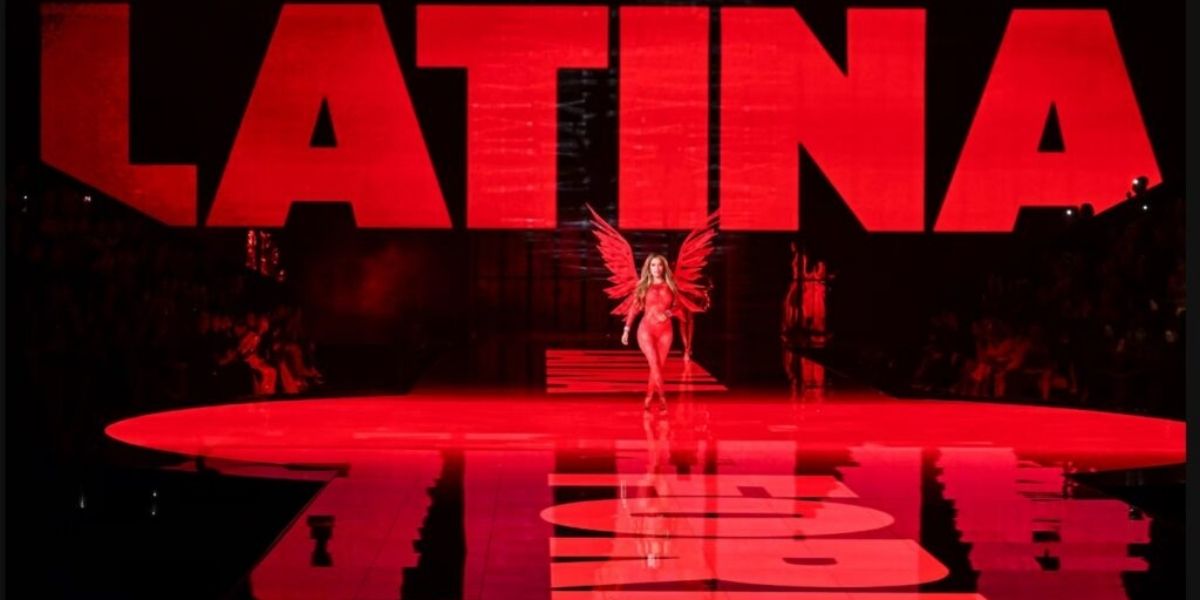 Escenografía sensorial de Victoria’s Secret que estimula emociones del público.