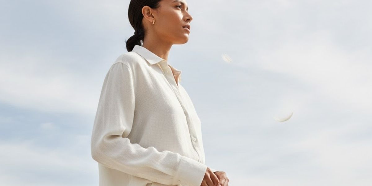 Representación visual del color Cloud Dancer Pantone 11-4201 aplicado a una estrategia de branding emocional y neuromarketing para 2026